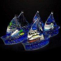 Souvenir desk pen stand in the shape of a sailboat with colored glitter gel and floating boats inside, size: 12*10cm