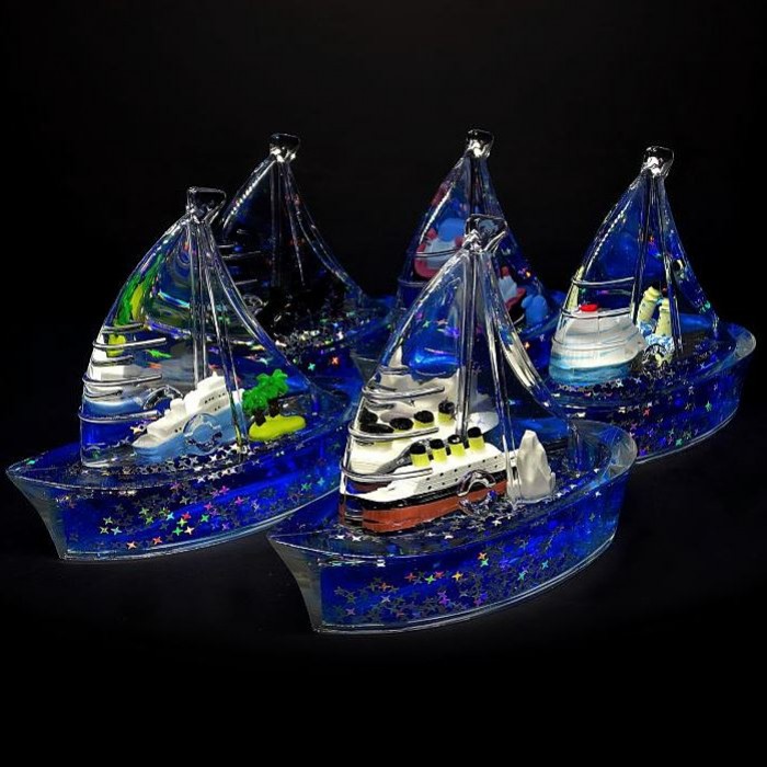 Souvenir desk pen stand in the shape of a sailboat with colored glitter gel and floating boats inside, size: 12*10cm