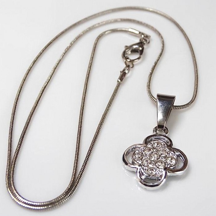 Clover pendant on chain