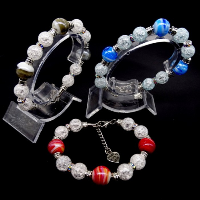Bracelet made of glass beads and natural stone "Quartz" Color: mix, base: metallic thread, accessories: silver-like metal. Bead diameter: 12/10mm, girth: 19cm+