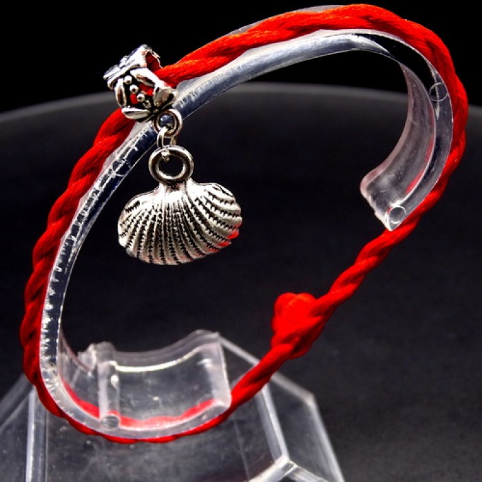 Bracelet red thread amulet against the evil eye with a pendant *shell* metal color: silver, size: universal 12-19cm