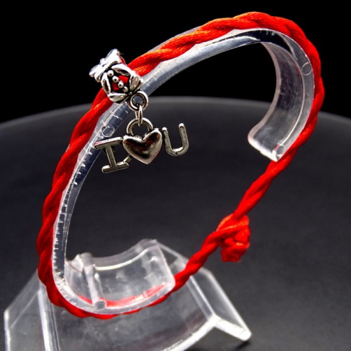 Bracelet red thread amulet against the evil eye with a pendant *LOVE* metal color: silver, size: universal 12-19cm
