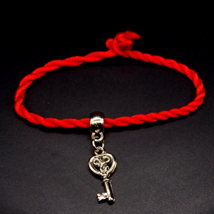 Bracelet red thread amulet against the evil eye with a pendant *Key* plastic color: gold, size: universal 12-19cm