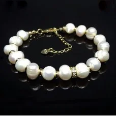 Bracelet made of natural pearls