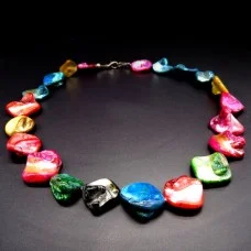 Beads made of natural mother-of-pearl crumb. Mix color, bead length 43 cm