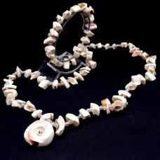 Set of beads and bracelet made of natural shell Strombus luhuanus