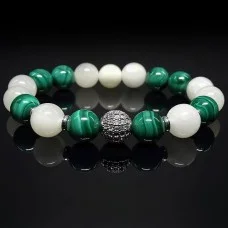 Bracelet made of natural stone malachite and onyx