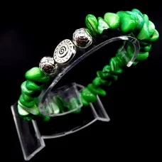 Elastic band bracelet made of natural mother-of-pearl "Crumbs" Color: green, metal beads, color: silver, diameter: 10-12/4mm, girth: 19cm+