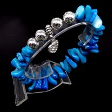 Elastic band bracelet made of natural mother-of-pearl "Crumbs" with a pendant, color: blue, metal beads, color: silver, diameter:10mm, girth:19cm+
