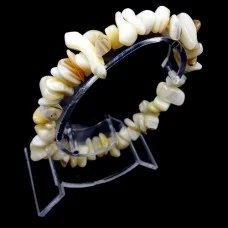 Mother-of-pearl bracelet with elastic band. Shells (large tumbling)