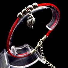 Bracelet red thread amulet against the evil eye with a pendant * Shell * metal color: silver, eco-silk thread with carabiner, length: 18cm + 4cm