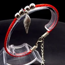 Bracelet red thread amulet against the evil eye with a pendant * Shell * metal color: silver, eco-silk thread with carabiner, length: 18cm + 4cm