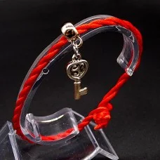 Bracelet red thread amulet against the evil eye with a pendant *Key* plastic color: gold, size: universal 12-19cm