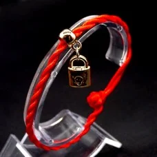 Bracelet red thread amulet against the evil eye with a pendant *Lock* plastic color: gold, size: universal 12-19cm